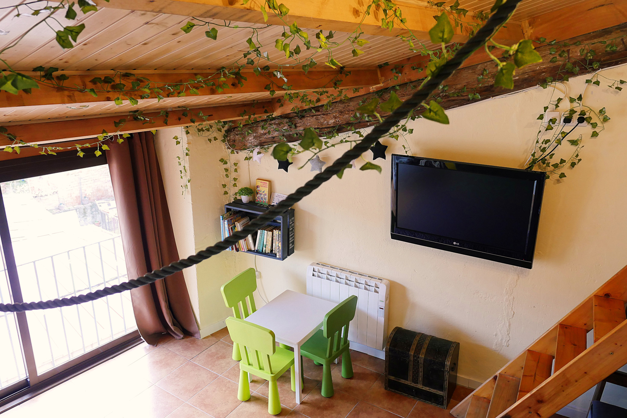 Outdoor patio for relaxing - Slide 6